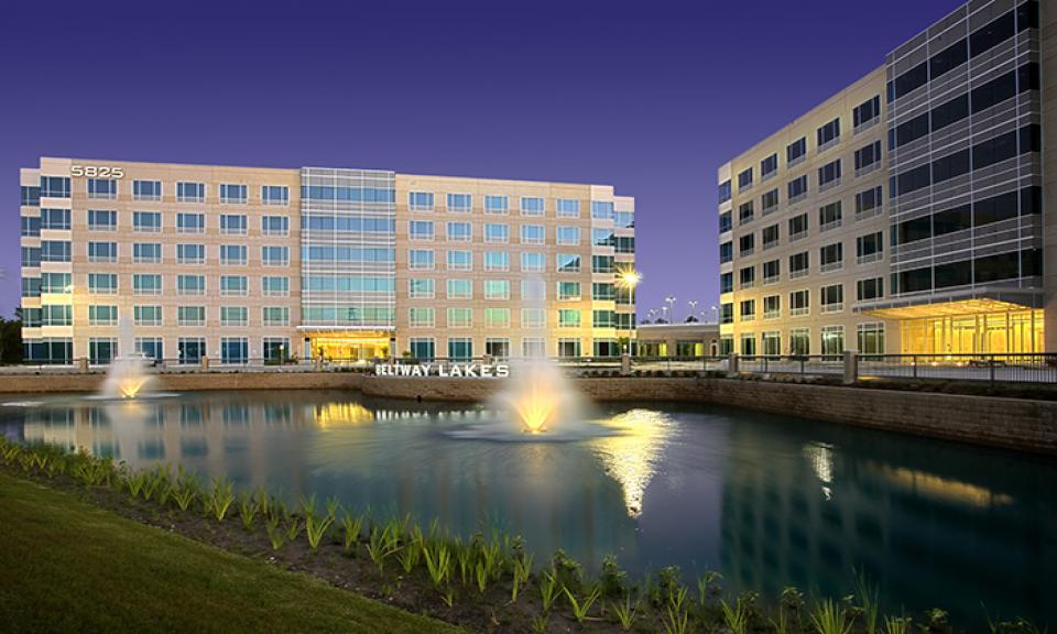Beltway Lakes commercial development office buildings in Houston, TX